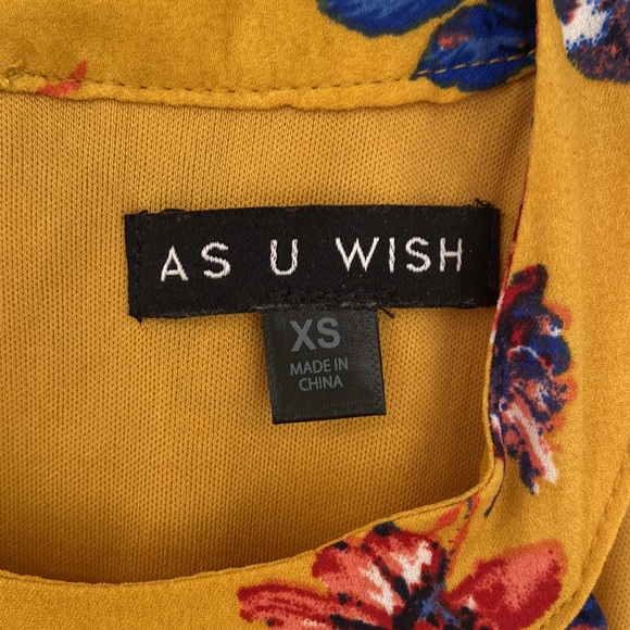 As U Wish Classy Yellow Floral Higher Neck Sleeveless Mini Romper Keyhole detail - Picture 7 of 9